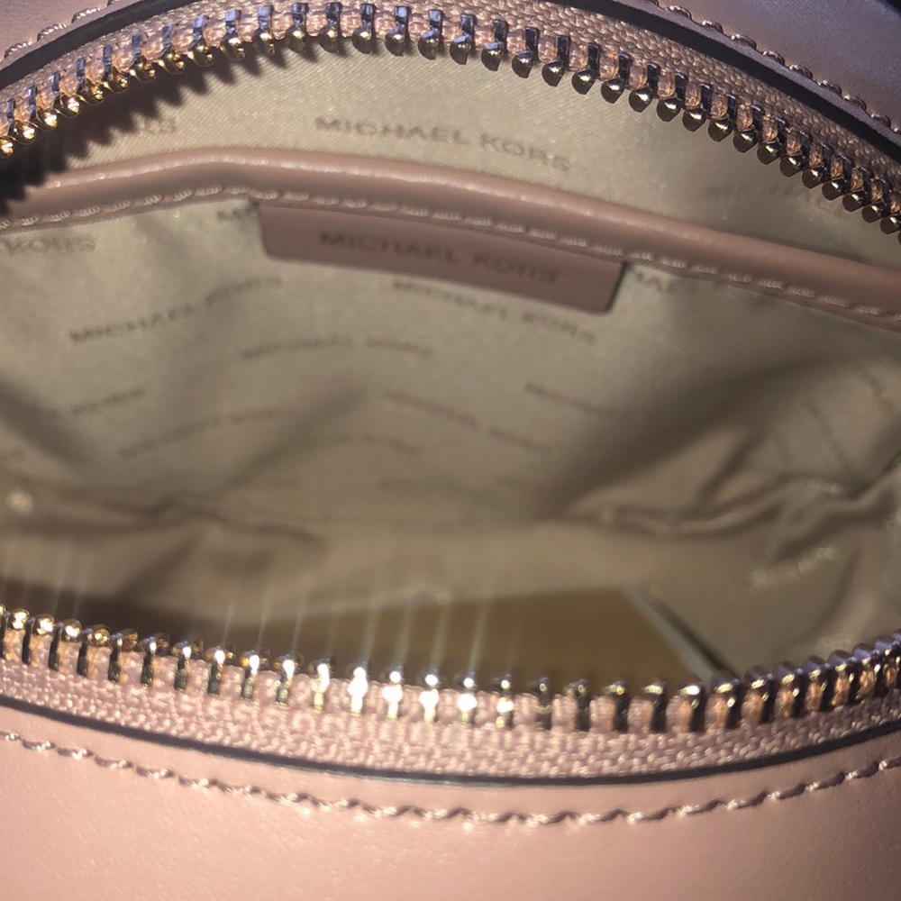 Micheal Kors purse - Picture 2 of 3